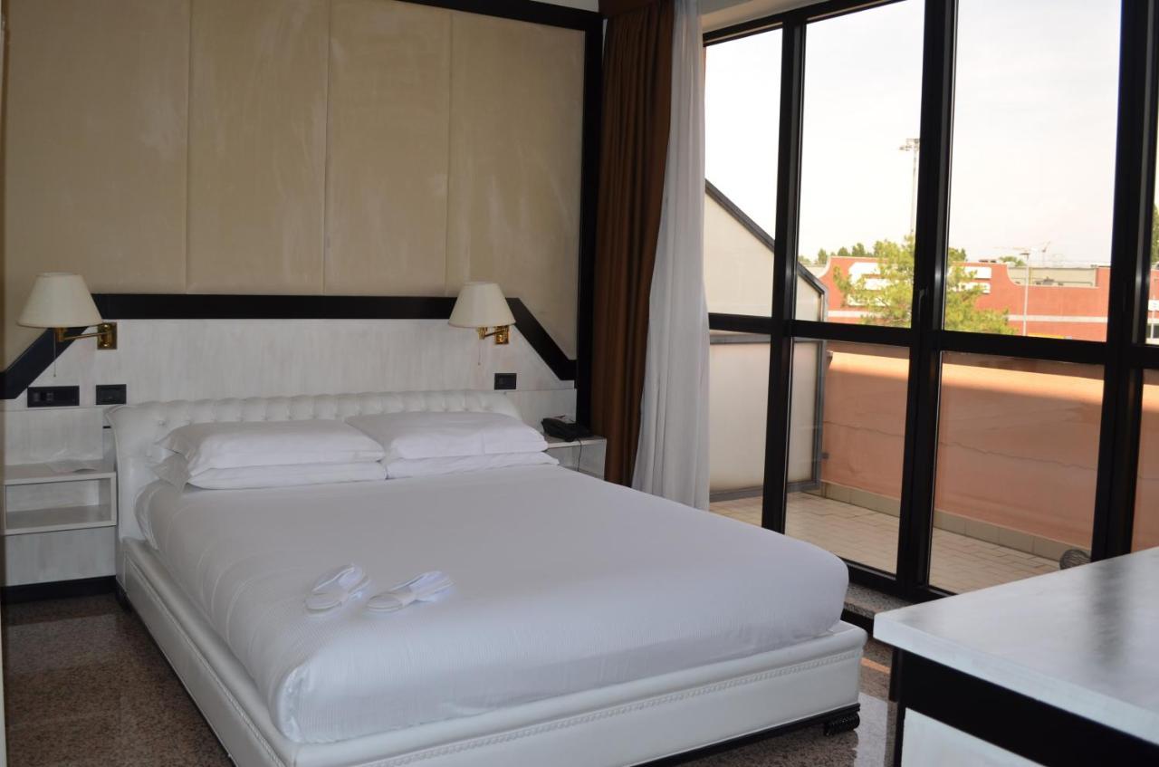 Hotel Diamante Corbetta Esterno foto